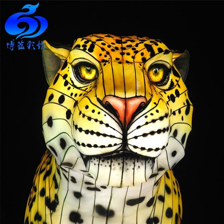 Linternas chinas de leopardo con forma de animal